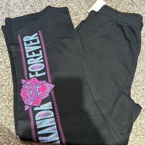 - 🟢NWT Marvel Wakanda forever soft blacksweatpants